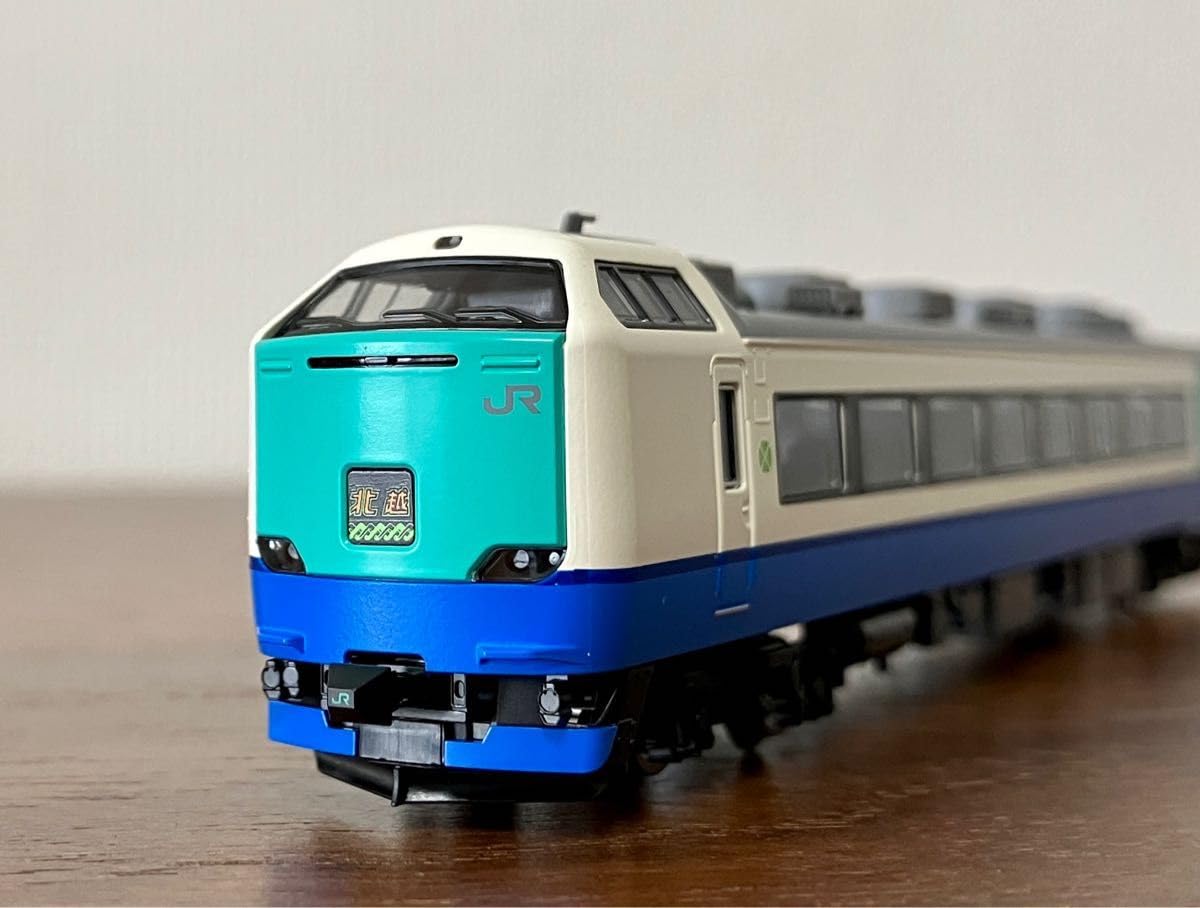 なんの本かなw JR 485-3000系特急電車(上沼垂色)セット ｜製品情報｜製品検索｜鉄道