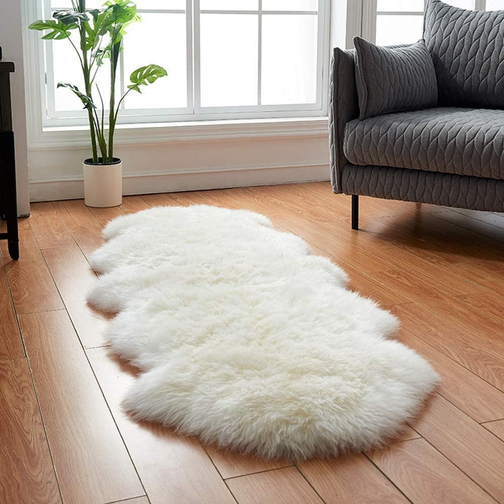 Tapis luxueux en peau de mouton véritable pour canapé, chaise, banc, chambre à coucher et bureau - Tapis doux et moelleux en peau de mouton simple - Blanc - 70 x 150 cm