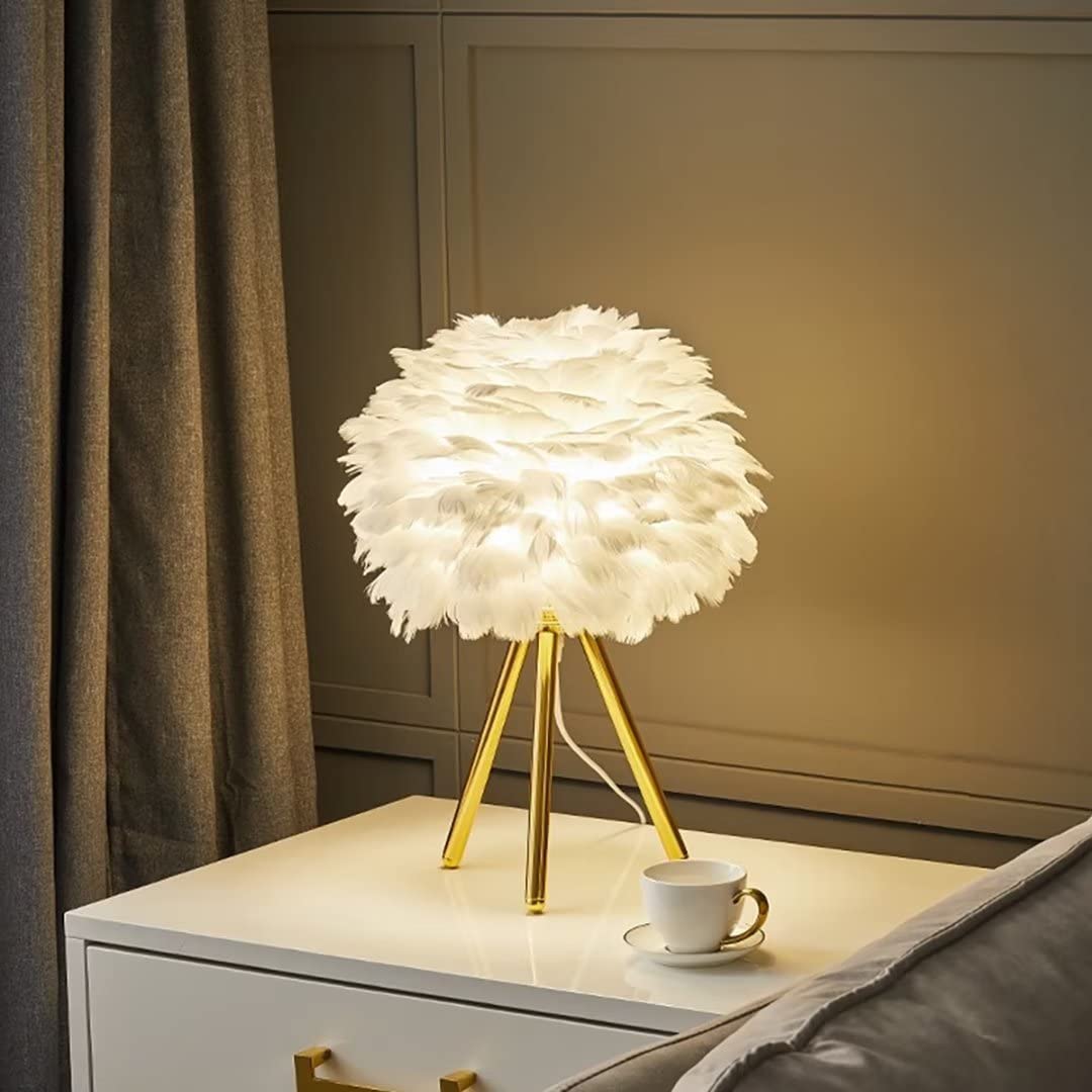 Lampada da tavolo in piuma bianca Lampada da comodino con elegante asta di supporto dorata Lampada da tavolo in piuma decorativa Lampada da tavolo in piuma per camera da letto, soggiorno