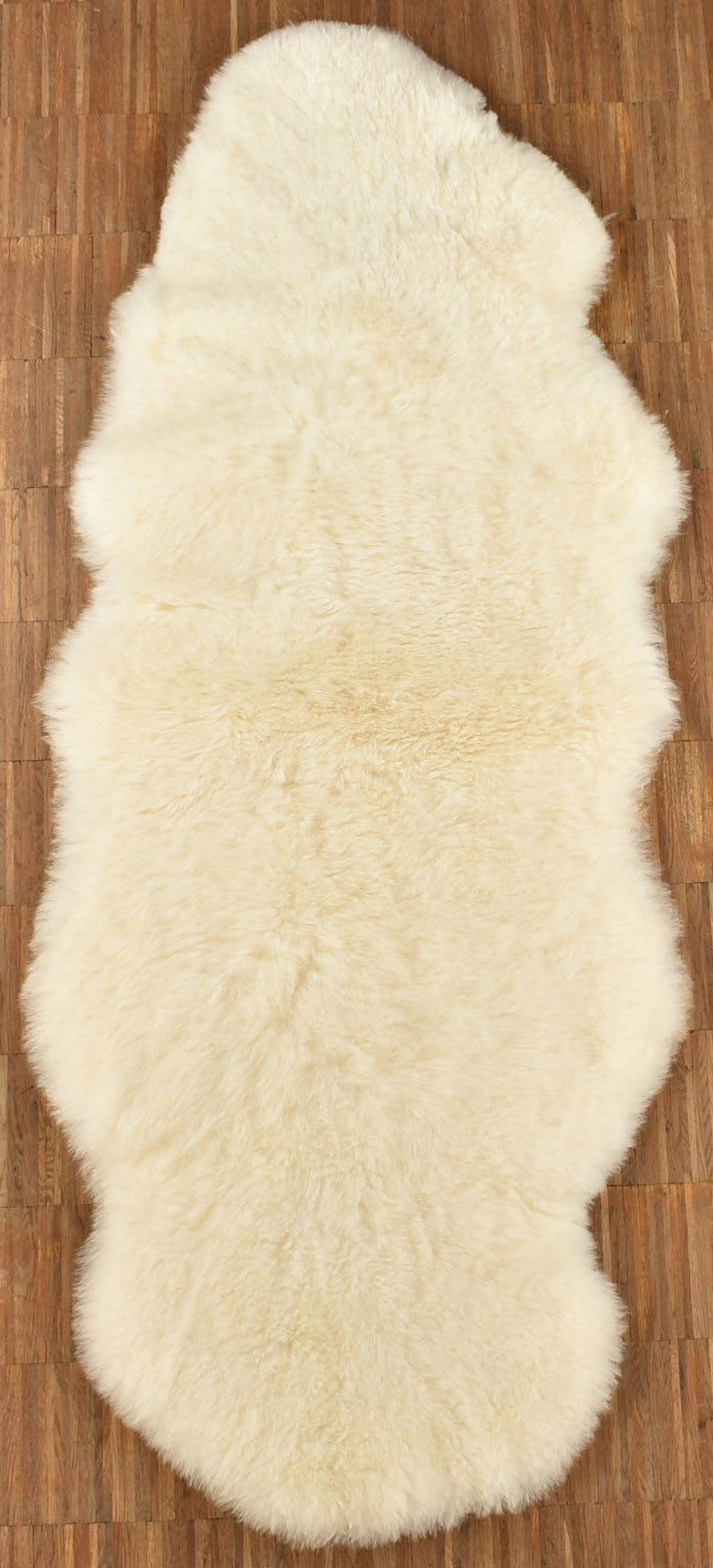 Kuhfelle Online & Nomad Island Lammfell Teppich Doppelfell 180 x 60 cm Bettvorleger Kurzwollig Fell Teppich aus 2 Echten Island Lammfellen Weiß