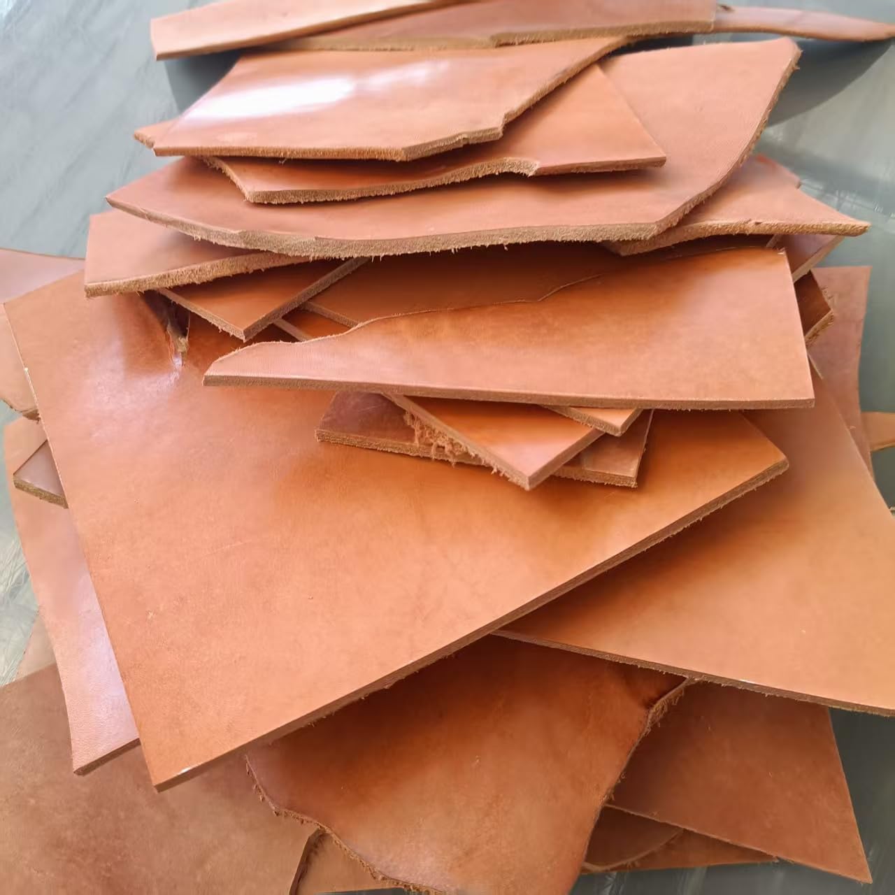 Full Grain Leather Scraps, 7-10 oz Thickness, Vegetable Tanned Leather Pieces, 3-4mm, for Stamping, Carving, Gaskets (Yellowish-Brown 500g)
