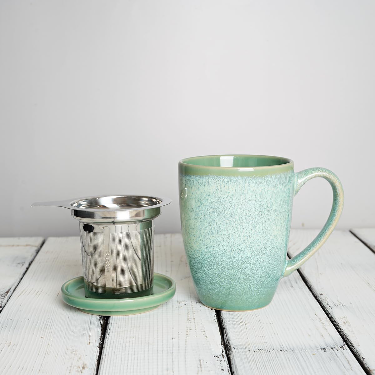 Bosmarlin Tasse à thé en céramique avec infuseur et couvercle, 4 couleurs au choix, passe au micro-ondes et au lave-vaisselle, tasse à thé avec passoire, vernis réactif (390 ml, vert pâle)