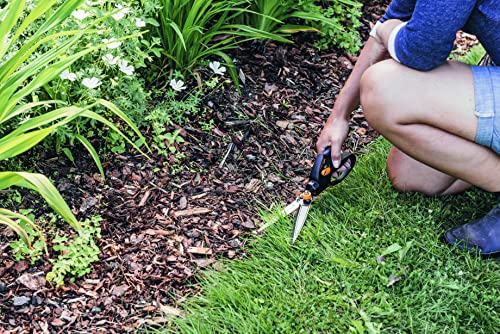 Foto von Fiskars Rasenkantenschere GS40, Einstellbarer Schneidewinkel (180°), Länge: 35,5 cm, Stahl/Kunststoff, Schwarz/Orange, SmartFit, 1023632