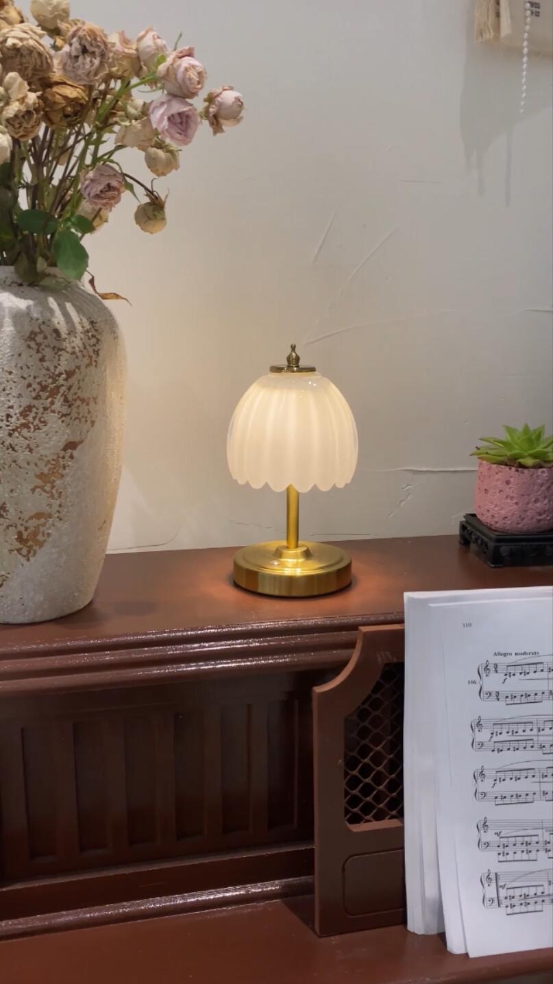 Image of Shenmoyl Set of 2 Tulip Table Lamp with 5200mAh Battery & Touch Control, Cordless Small Table Lamp with 3 Colors, Rechargeable Battery Operated Table Lamps for Nightstand, Bedroom (White Tulip)
