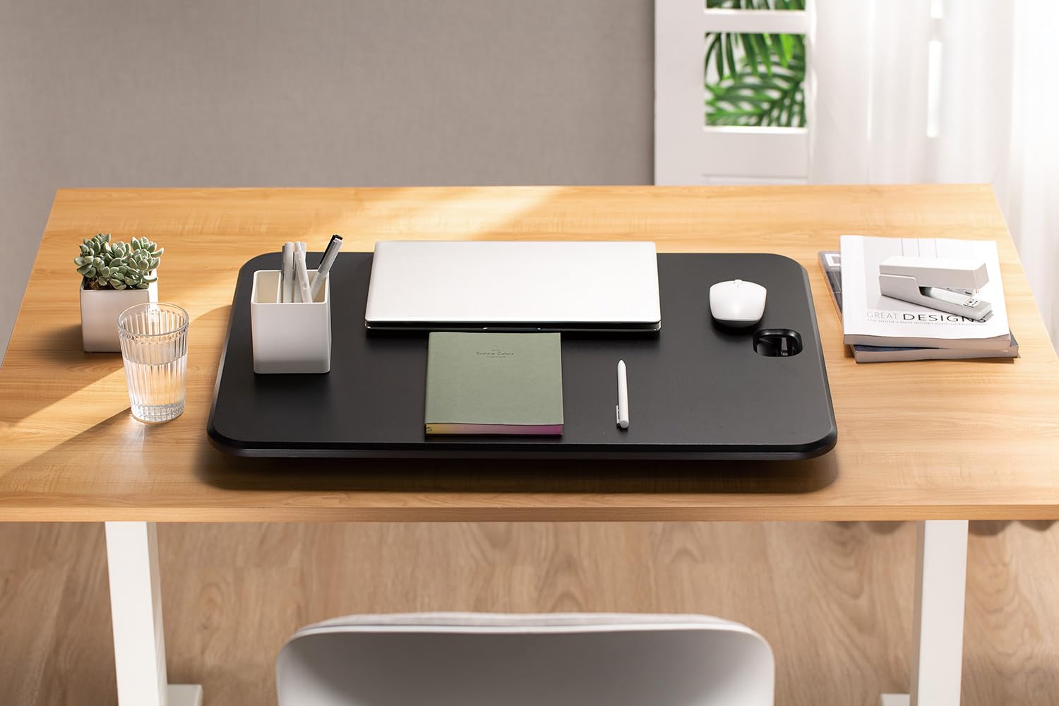 Ultra Slim Mini Desk - Schreibtischaufsatz - Höhe 4,5-40,5 cm - Breite 47 x 67 cm - Sitz-Steh Arbeitsplatz - Schreibtischaufsatz - Weiß - Gasfeder Bedienung