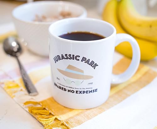 Miniatura 3 de Jurassic Park - Taza de café de cerámica con texto en inglés "Sahored No Expense", coleccionable de la película oficial de Steven Spielberg, taza de
