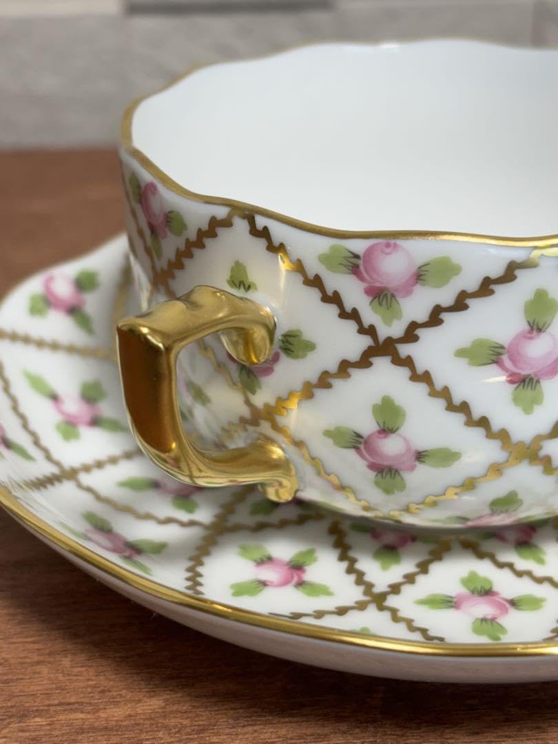 ヘレンドセーブル風小薔薇金彩カップ＆ソーサー.一客