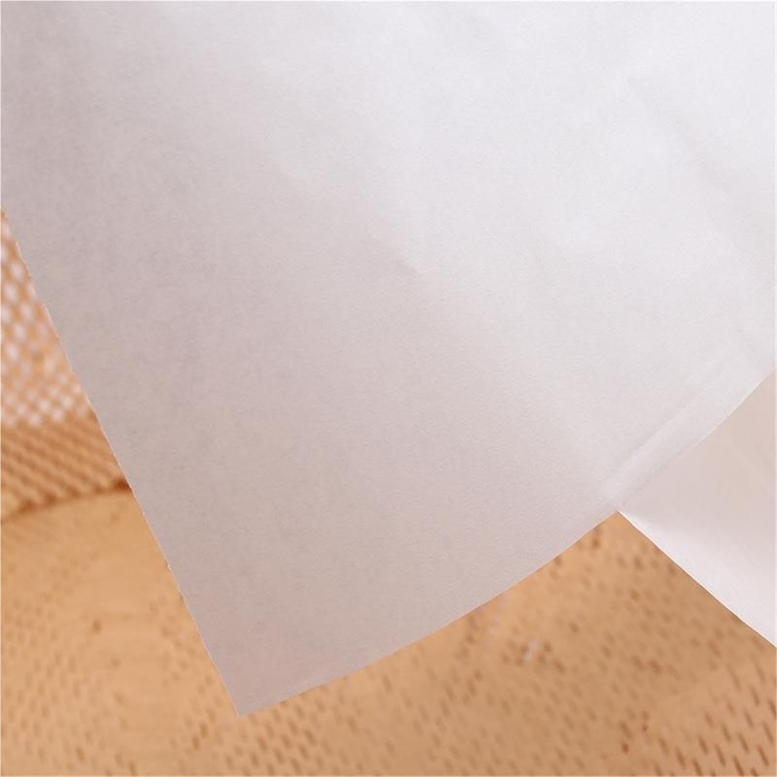 Papier Cadeau Rouleau de papier soie blanc enveloppant un bouquet fleurs