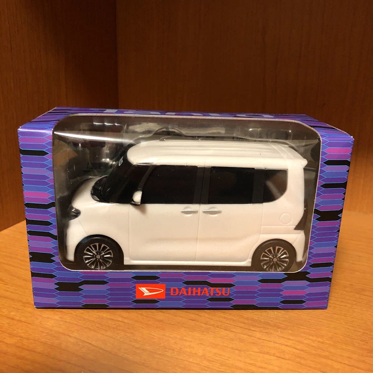 ダイハツ　車　ミニカー　プルバックカー Amazon | 新型 ダイハツ ムーヴキャンバス CANBUS 1/32