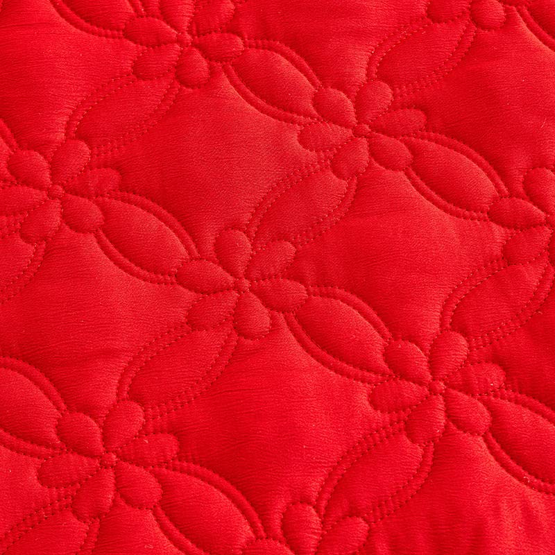 Copriletto trapuntato in broccato con gonna arricciata in pizzo per uno stile elegante della camera da letto