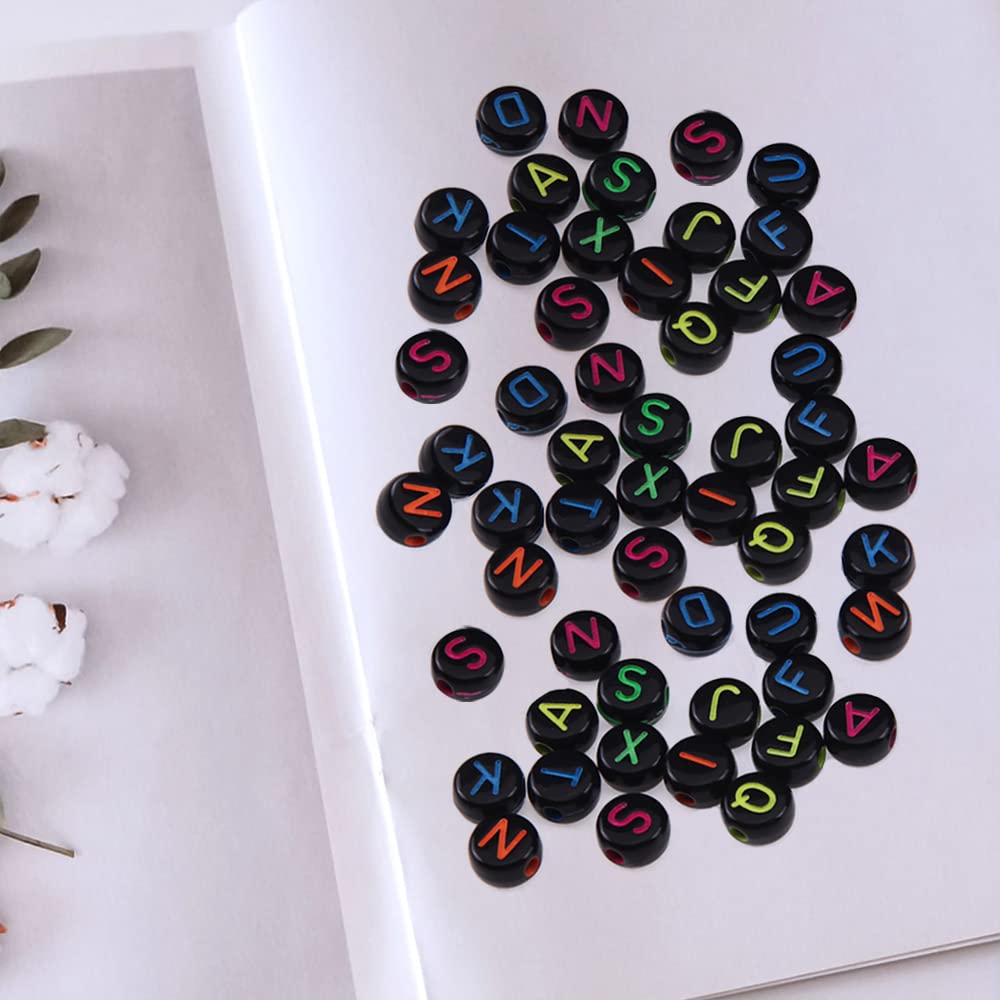 1000 Perline Con Lettere A-Z 4x7mm In Plastica Nera | Perline Per Bracciali Nome E Collane Fai Da Te