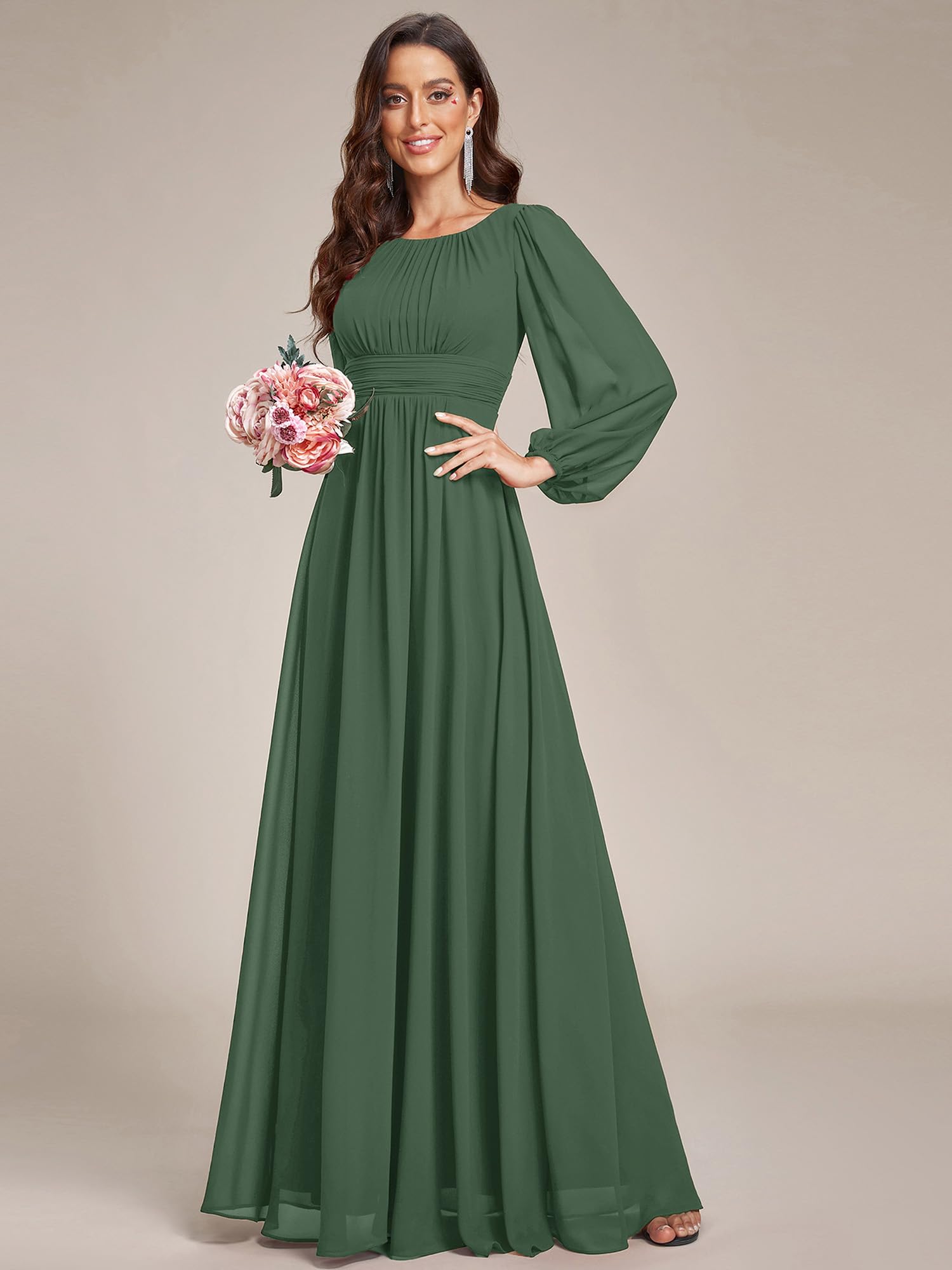 Ever-Pretty Vestido formal de gasa con cuello redondo y mangas largas plisadas, cintura imperio, talla grande, vestido de dama de honor