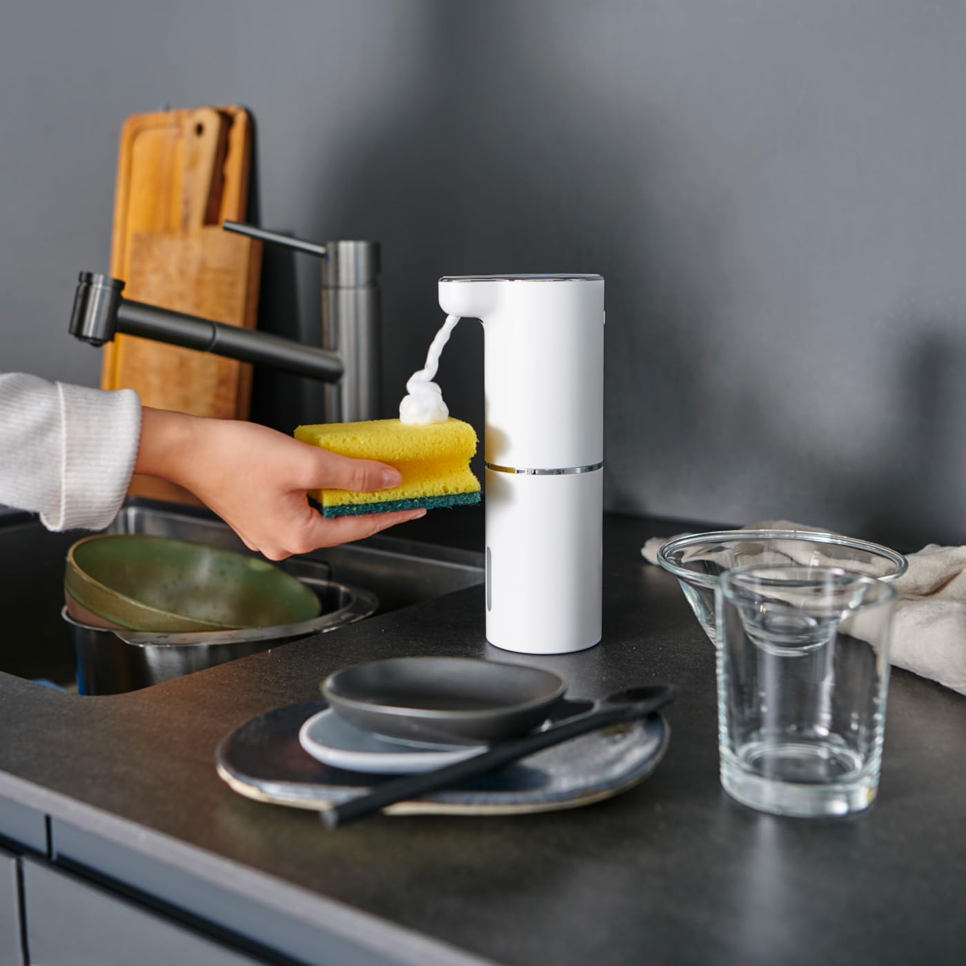Betty Bossi - Schaumseifenspender mit Sensor 25965 – Hygienischer Automatischer Seifenspender für Schaumseife – Sensorbetrieb für berührungsfreies Dosieren – Ideal für Küche, Bad & Gäste-WC