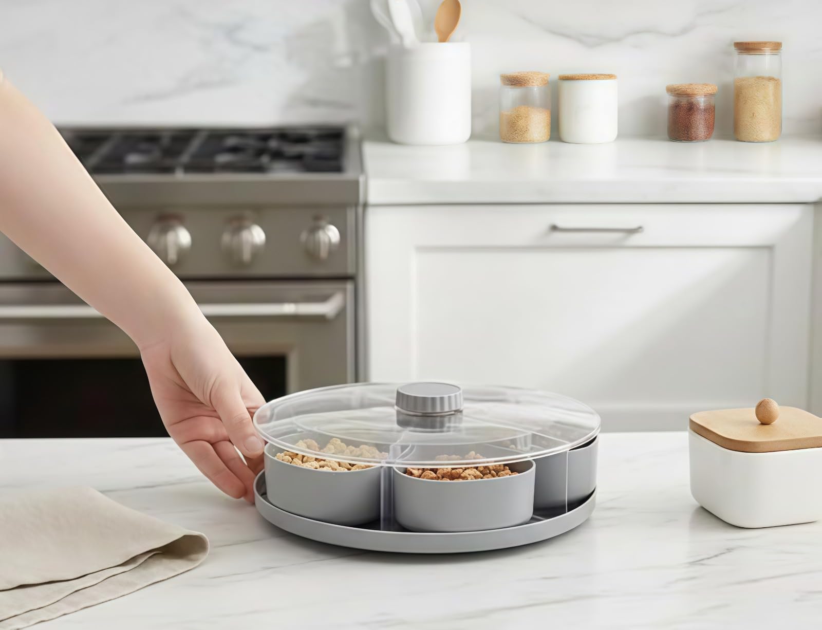 Divided Spin & Snack Serving Tray,5 Compartment Rotating Party Platter, Rotating Snack Box Container with Lid,Covered Snack Storage for Chips Nuts Dips Veggies,for Kitchen,Travel and Picnic