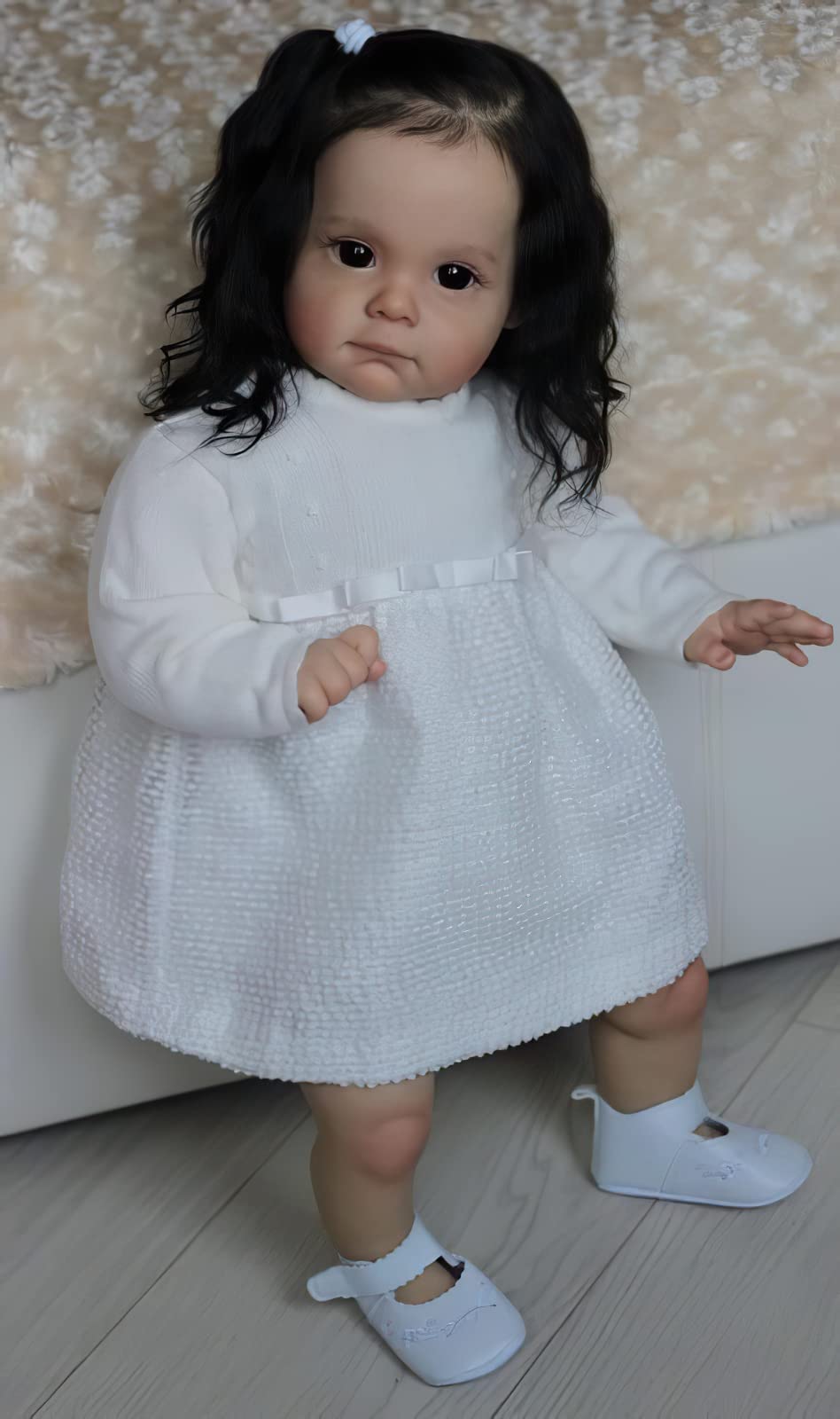 MineeQu 60CM Lebensechte riesige Größe Sanfte Berührung Wiedergeborene Babypuppen mit verwurzelten schwarzen Haaren detaillierte Malerei realistische Neugeborene Prinzessin Kleinkind Geschenkset