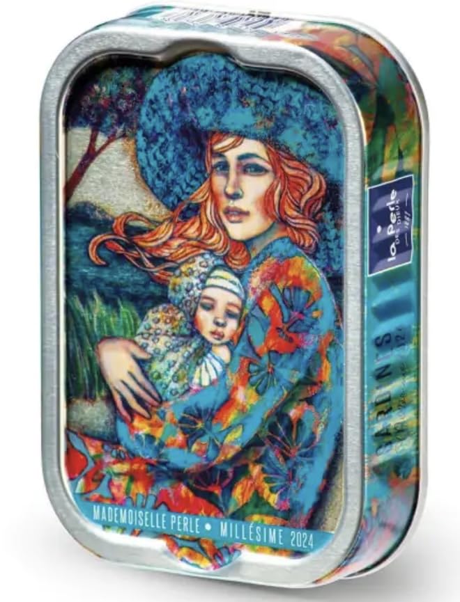 Sardines à l'huile d'olive vierge extra, millésimées 2024. 115gr. La Perle des Dieux. Illustration Mademoiselle Perle par Delphine Cossais