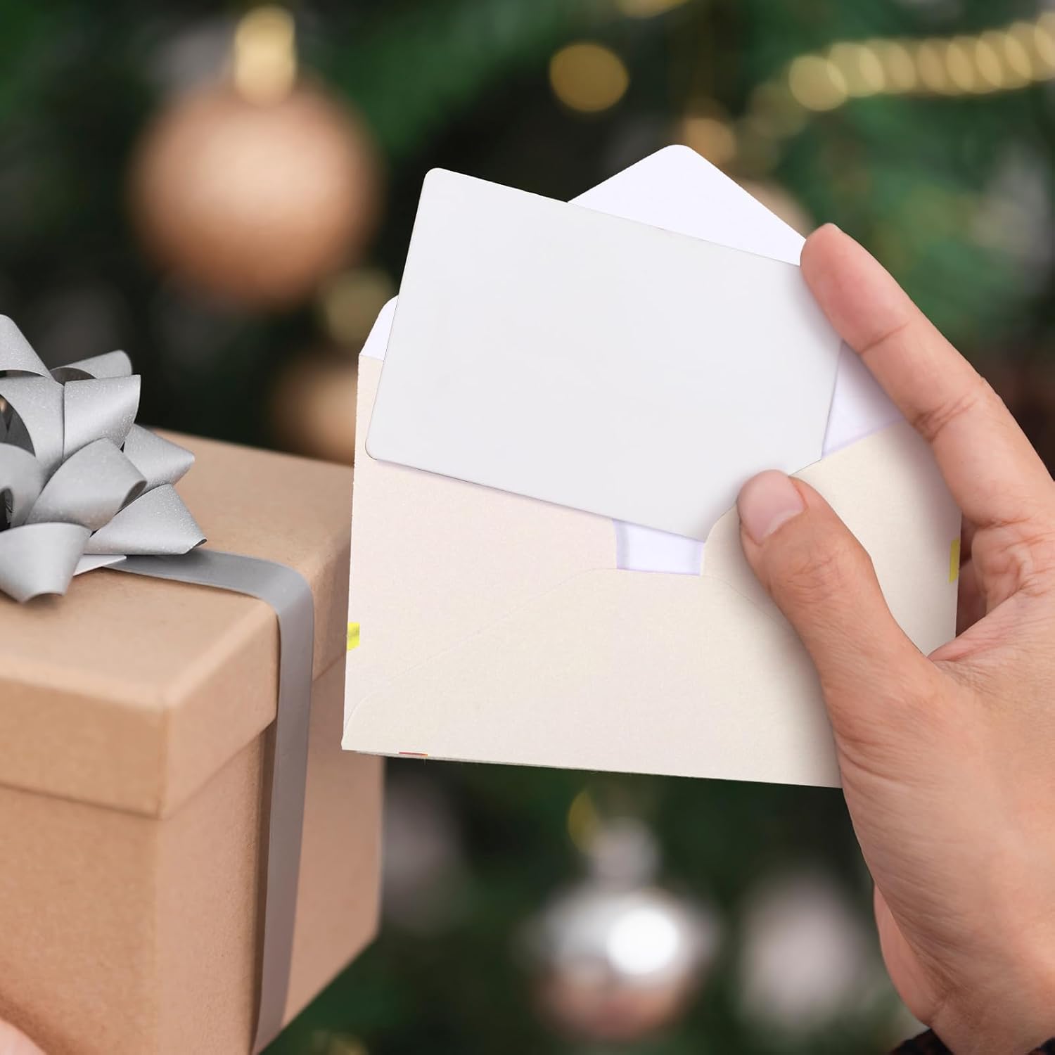 Gueevin 600 Pcs Mini Gift Card Envelopes Holiday Card Sleeves Gift Holder Small Envelopes Bulk for Note Mailing Office Wedding Birthday Party, 3.69 x 2.69 in (Gold,Bow)