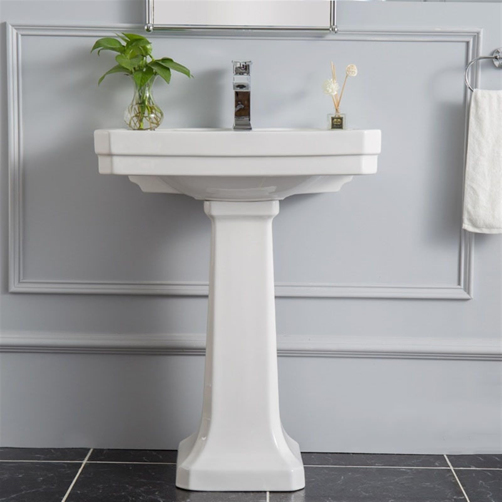 Lavandino del bagno Lavabo su colonna con foro for troppopieno e foro for rubinetto, lavabo a colonna in ceramica bianca classica, lavabo da terra combinato con rubinetti, kit di scarico Lavabo su pie