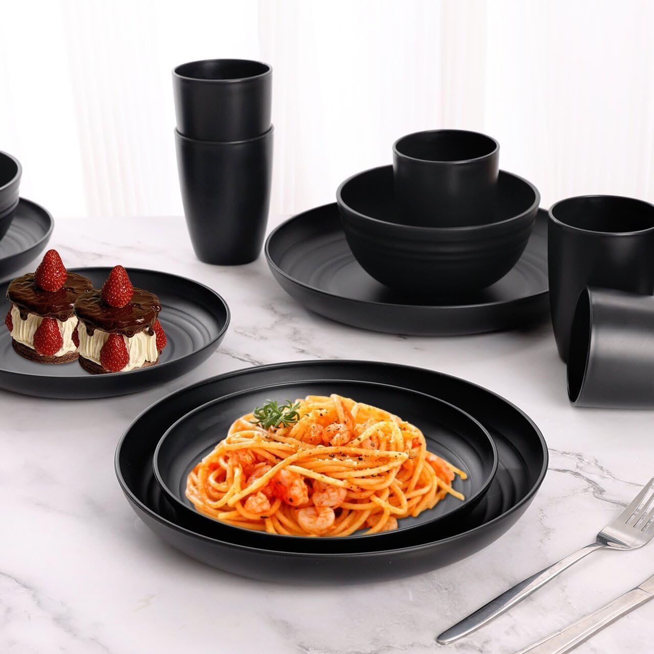 KAHEIGN 32 Pezzi Servizi di Stoviglie in Plastica Infrangibile, 8 x Piatti Piani da 25CM, 8 x Piatti da Insalata da 20CM, 8 x Ciotole da 720ml, 8 x Tazze da 360ml - Adatto a Microonde e Lavastoviglie