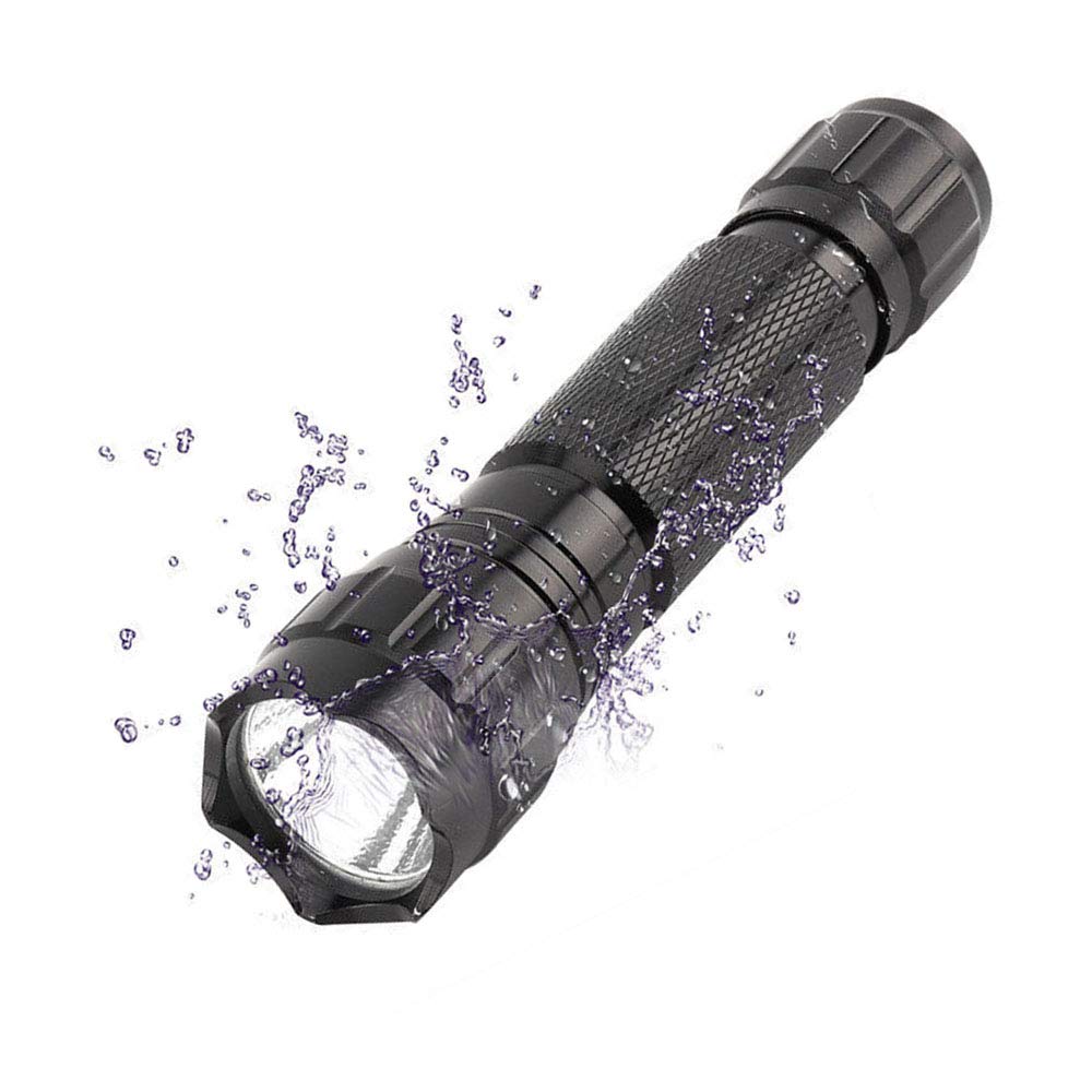 Lampe torche tactique à LED avec hauts lumens, résistance à l’eau, dragonne à interrupteur, 1 piles rechargeables et chargeur pour chasse et camping