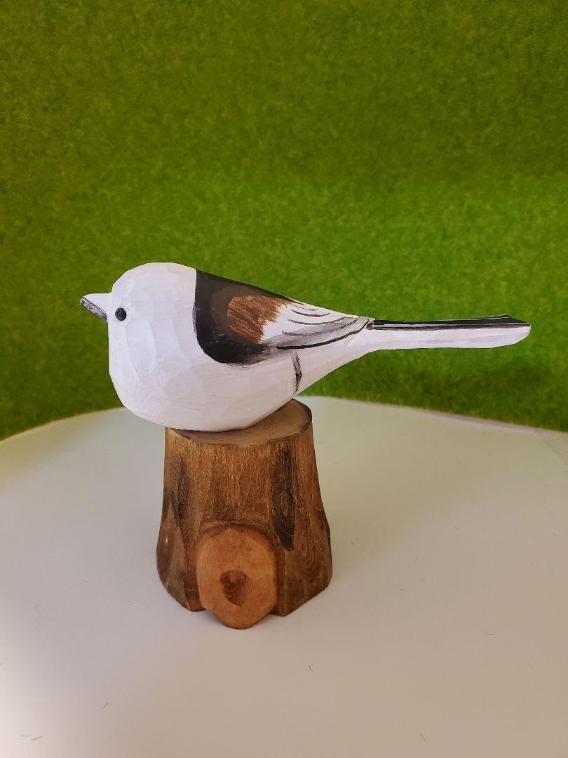 Amazon.co.jp: 鳥の置物 北欧風 木彫り シマエナガ 切り株付き 鳥の