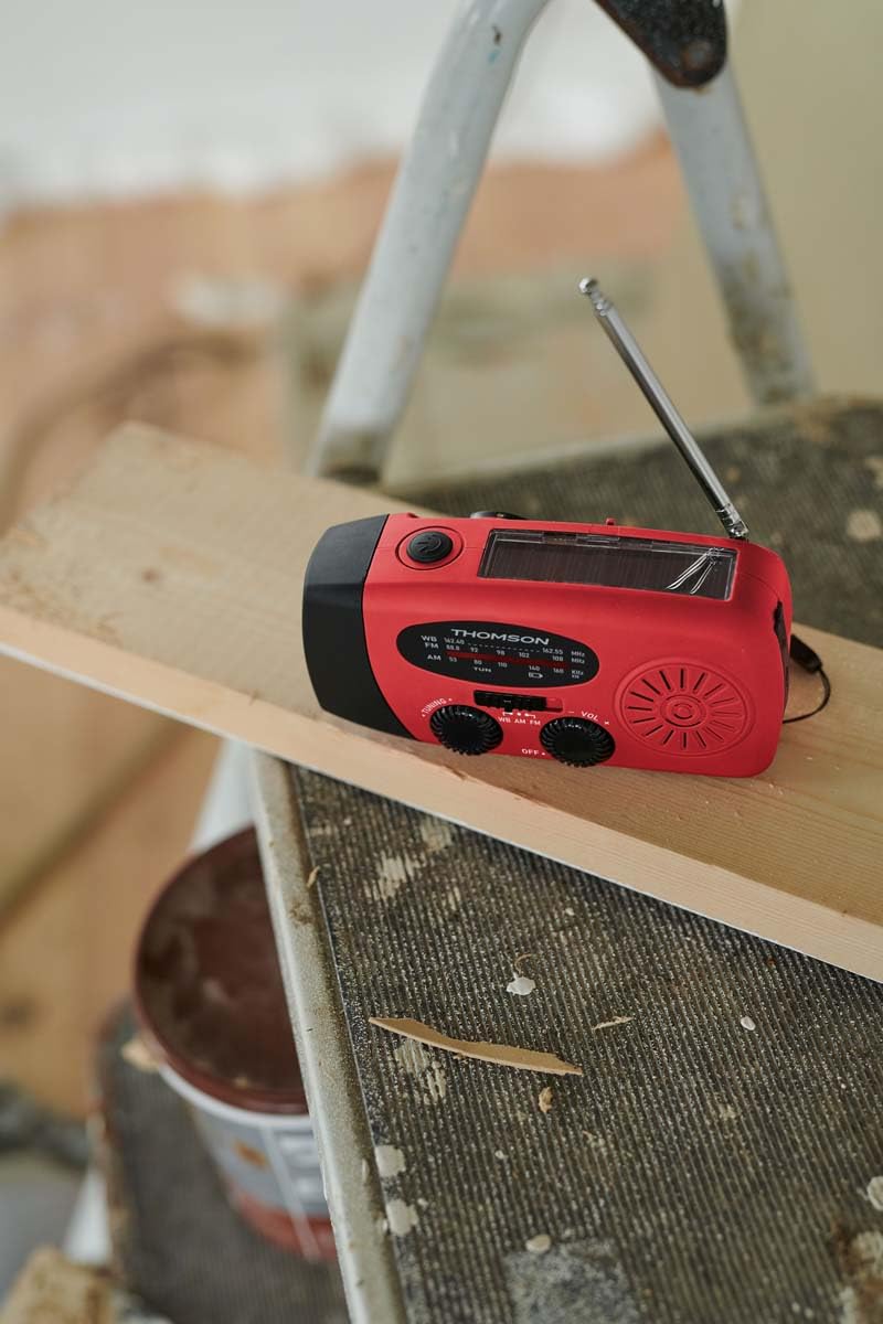 Radio FM Solaire Portable RT260,eclairage LED, Bouton SOS Alarme,Dynamo pour Recharge Manuelle, Recharge USB Batterie 2000 mAh, Charge d'appoint Smartphone (Rouge)