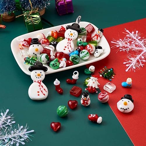 Vista 123 de Cheriswelry 46 cuentas de Navidad para árbol de Navidad, muñeco de nieve, guantes de hombre de jengibre, medias de cuentas surtidas, manualidades