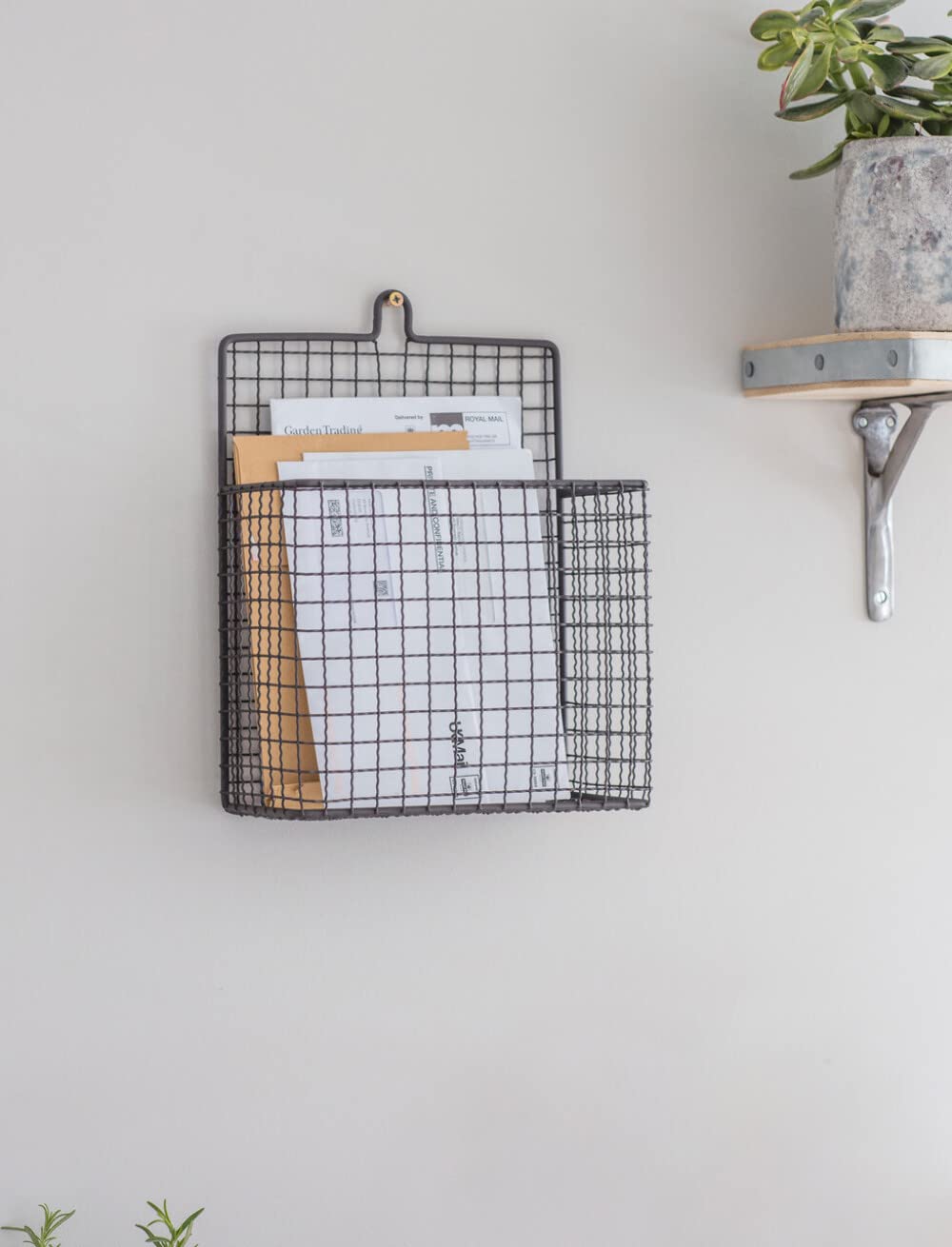 Garden Trading Farringdon Letter Holder Crafted in Wirework | H33 X W24 X D13cm
