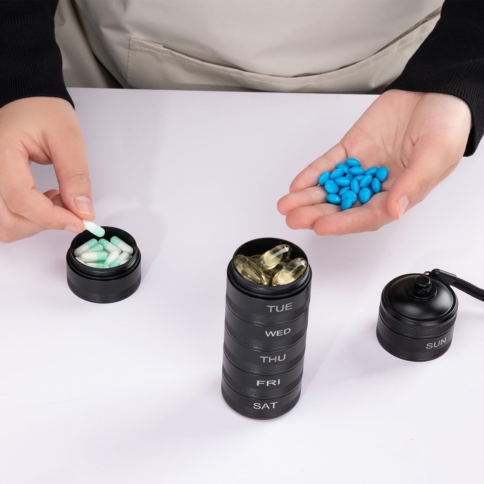 Pastillero de viaje de metal semanal – Pastillero de aleación de aluminio impermeable para 7 días, compartimentos grandes para vitaminas, medicamentos, suplementos y aceite de pescado, pastillero
