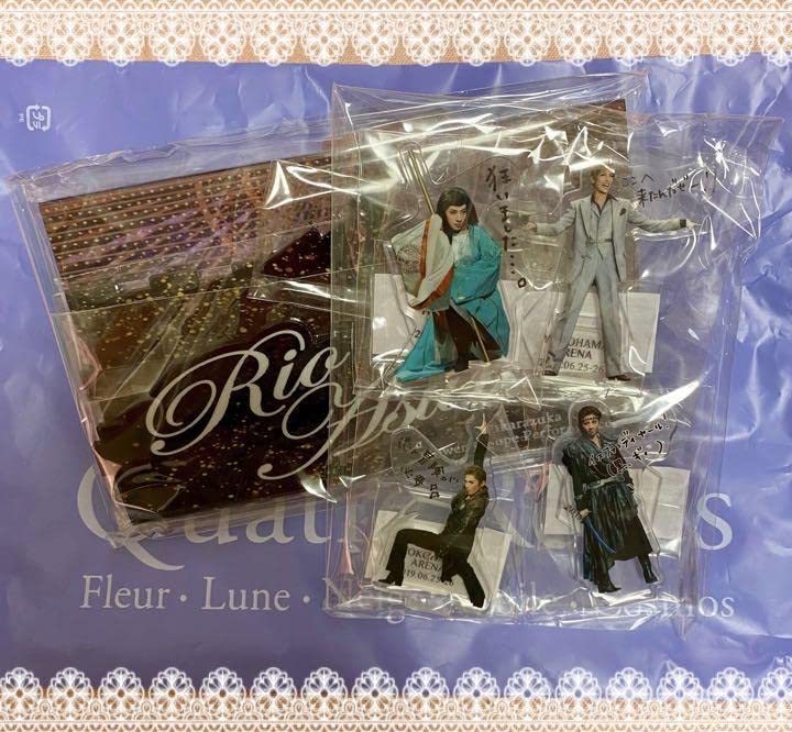 Amazon.co.jp: 宝塚 明日海りお アクリルスタンド コンプリート 宝塚歌