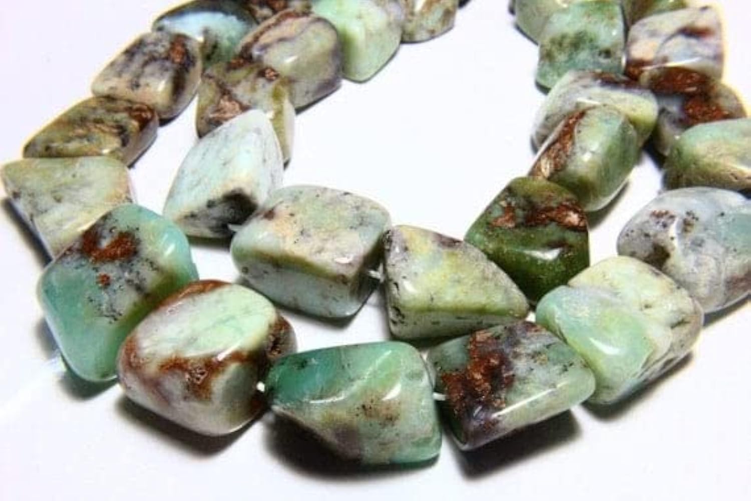 Chrysoprase naturelle en perles nuggets lisses pour création de bijoux uniques de 15x20mm