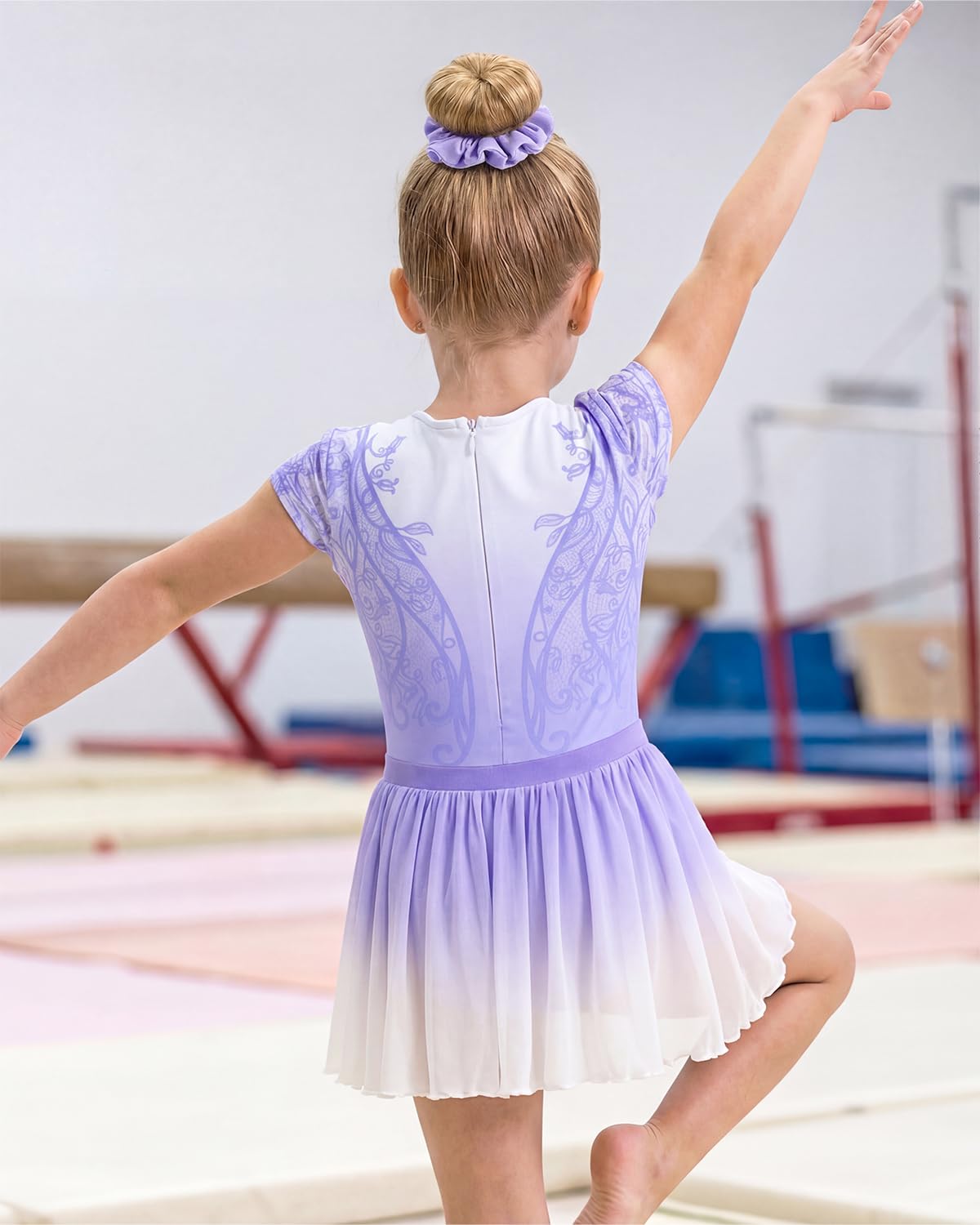 Gogokids Dziewczęcy trykot gimnastyczny ze spódnicą, strój gimnastyczny z krótkim rękawem z błyszczącymi kamieniami strasu i nadrukiem | 3-częściowy zestaw do tańca do baletu, jogi, występów |