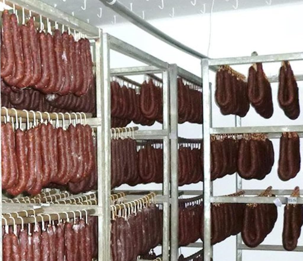 Saucisson Espagnol. Saucisson Extra Zamora. Fil de saucisse d'environ 500 grs. Snack salé idéal à l'apéritif à tout moment de la journée. Salchichón en fer à cheval Espagnol 100% naturel et artisanal.