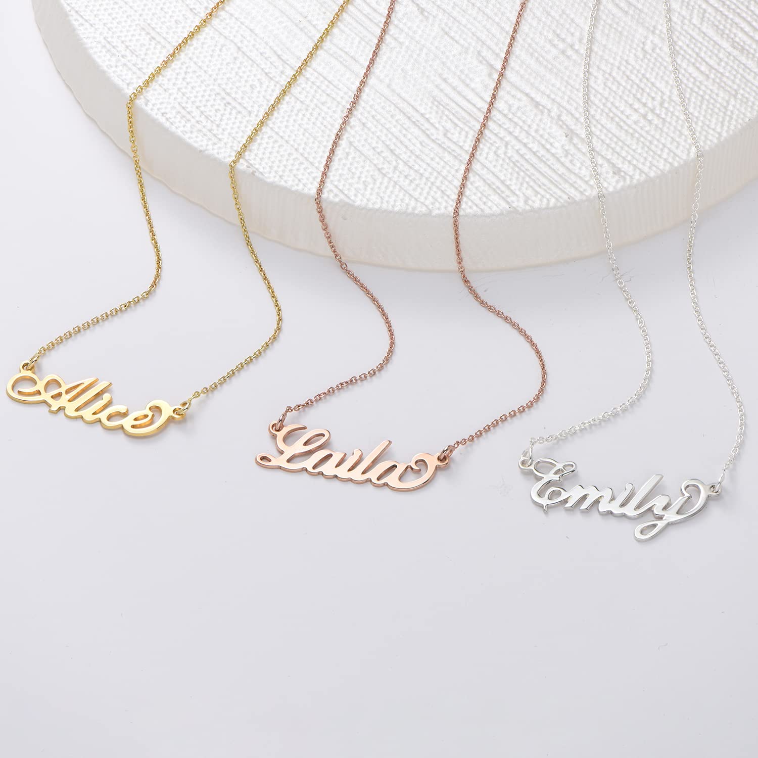 MyNameNecklace MYKA Collar Pequeño Personalizado con Nombre Estilo “Carrie - Regalos para Ella, Regalo para Mujer