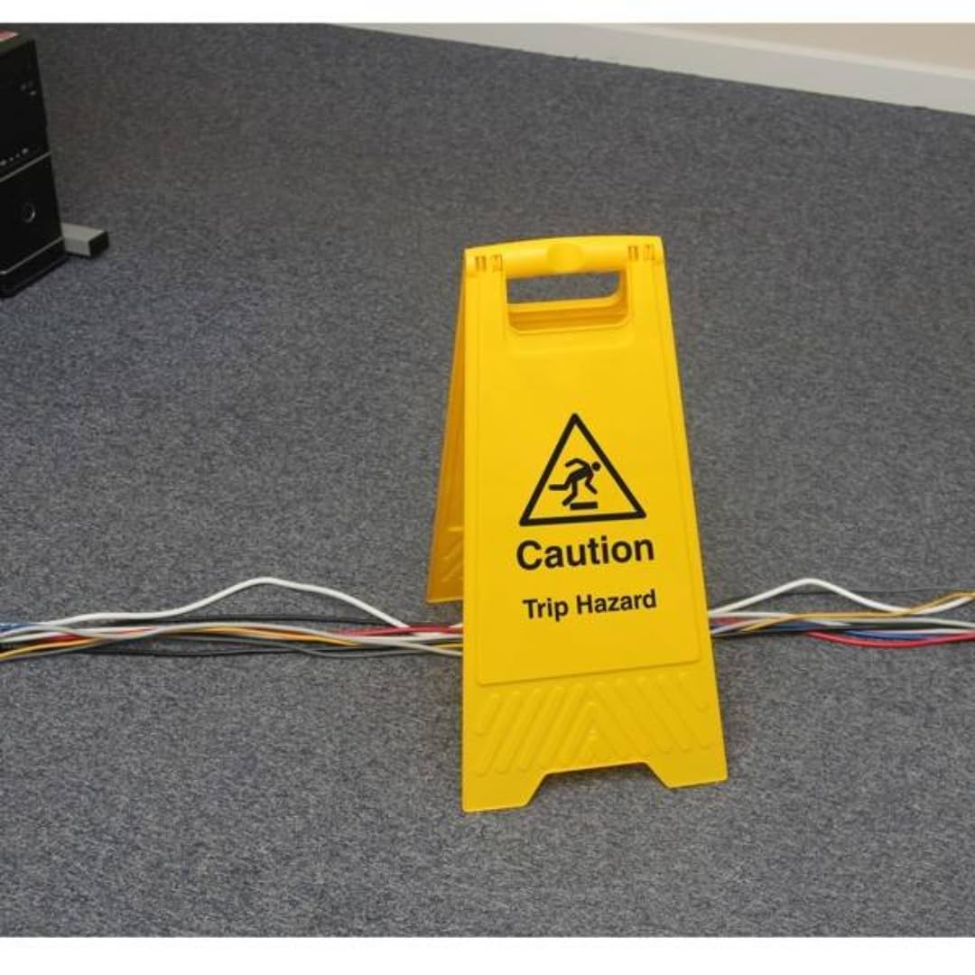 V Safety Caution Trip Hazard - Segnale di sicurezza giallo su entrambi i lati per pavimento bagnato, confezione da 2