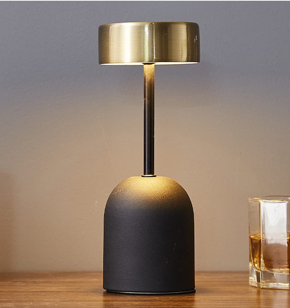 Lampada da comodino a LED portatile Luce notturna senza fili ricaricabile 1200mAh Lampade da scrivania in metallo a batteria per soggiorno di hotel Camera da letto Ristorante Bar, 3000K