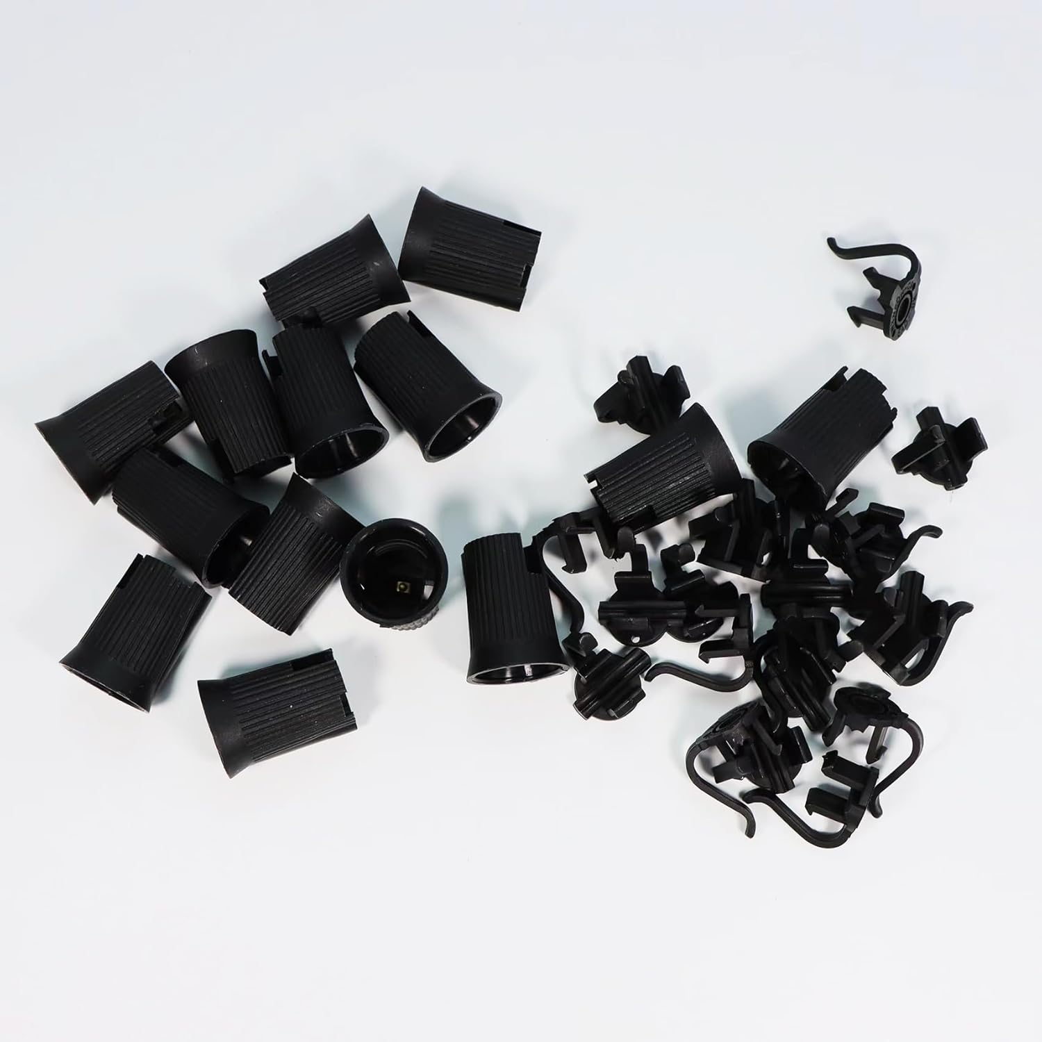 100PCS C9 E17 Replacement Bulb Sockets, C9 Black Socket SPT-1 Christmas String Light Replacement lamp Holder(E17, Black)
