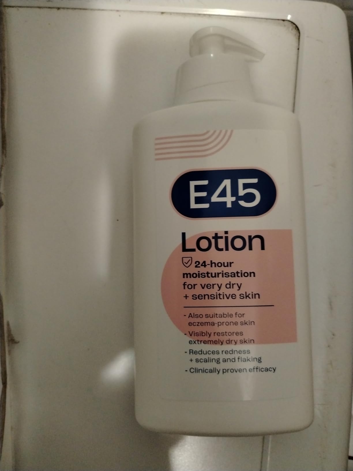 E45 Moisturising Lotion for Very Dry, Sensitive Skin, 24 Hour Moisturizer, Fragrance-Free Formula, Protect from Dryness, Reduce Redness, Dermatologically Tested, 16.9 fl oz (500ml)
