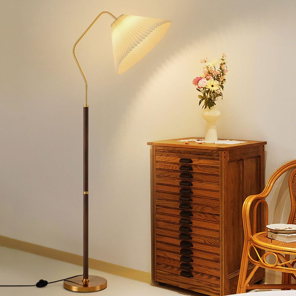 Regulowana klasyczna plisowana lampa podłogowa – wysoka lampa stojąca do czytania narożnik sofa i sypialnia polerowany metal z przełącznikiem nożnym eleganckie oświetlenie do salonu