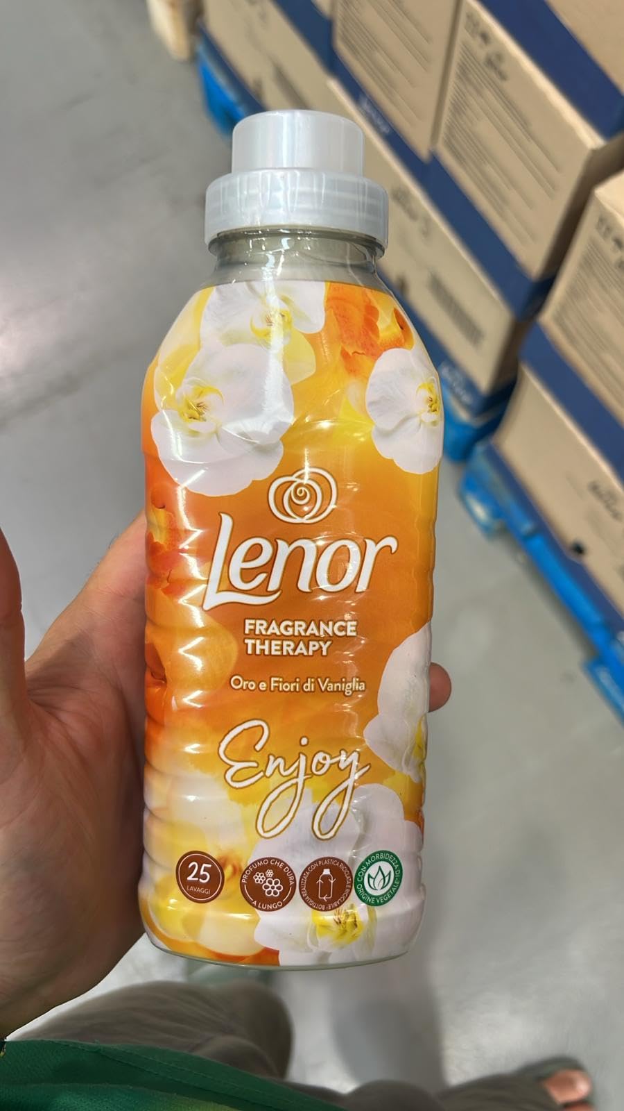 Lenor Concentrated Washing Machine Softener 200 Washes Gold & Vanilla Blossoms, Long Freshness & Vegetable Softness, Scented Sheets 1 Week