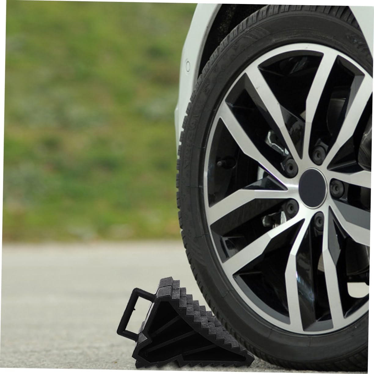 2pcs Auto Tire Chocks Wheel Chocks for Car Made for Durability and Usage Keep Vehicle in Place