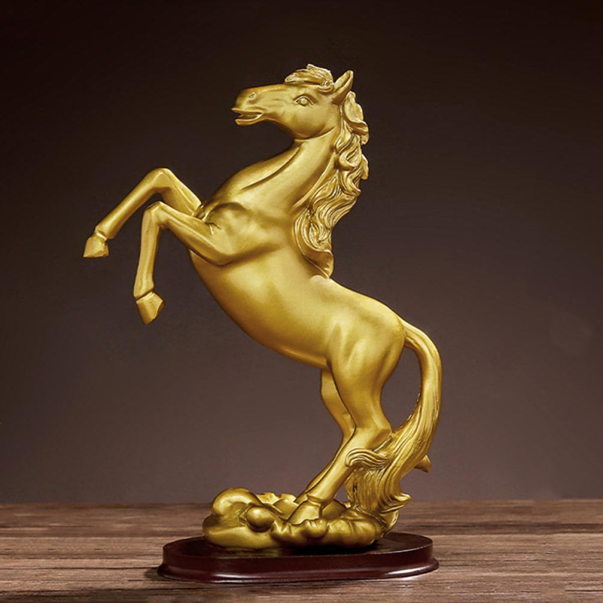 Pferdestatue aus Kunstharz in Goldener Farbe Stilvolle und Glänzende Pferdefigur zur Wohn und Bürodekoration für Regale und Vitrinen