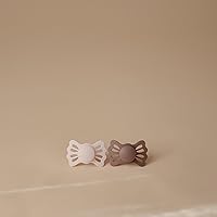 Vista 3 de FRIGG - Chupete de silicona Lucky Symmetrical SilkySoft para bebé, fabricado en Dinamarca, sin BPA (lila blanca/morado crepúsculo, 6-18 meses)