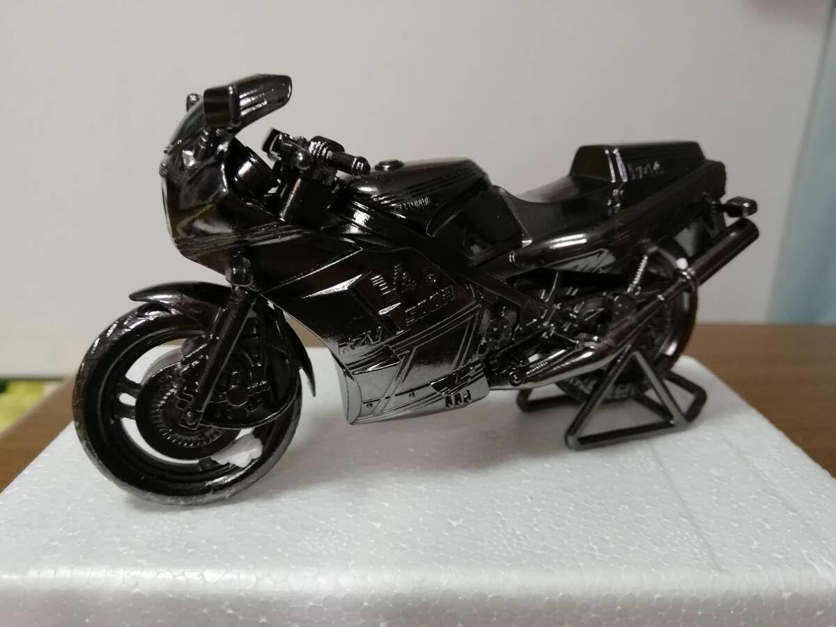 Yamaha RZV500R 世界の名車シリーズ美品 Amazon.co.jp: YAMAHA RZV 500R(ブラックメッキ) 「世界の名車