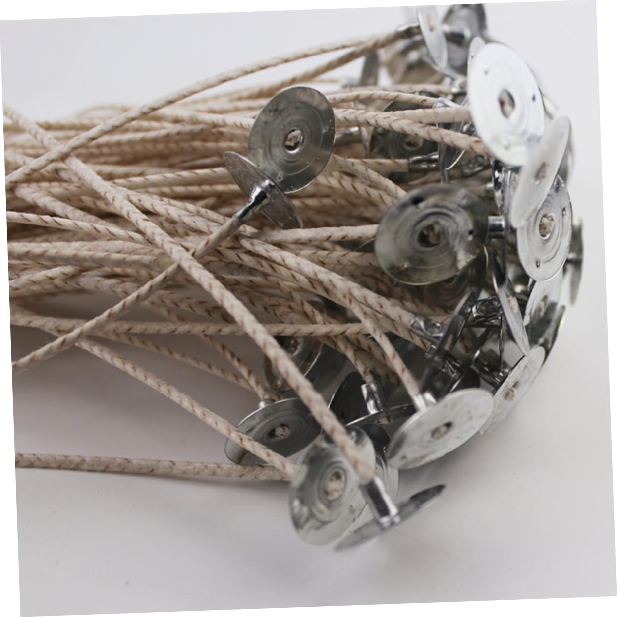 Gatuida Kit para Hacer Velas Artesanales con Soporte para Estabilidad Humo Negro con 100 Mechas Preenceradas Mecha de Cera y 100 Pestañas