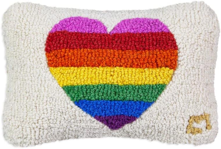 Chandler 4 Corners Almohada decorativa de lana con gancho a mano con arco iris diseñada por artistas, almohada para el día de San Valentín para