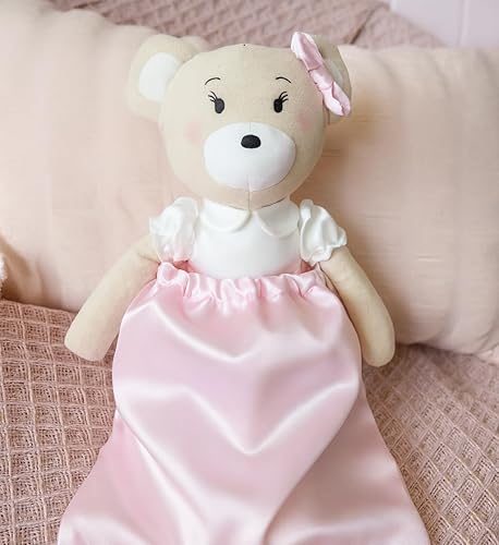 Miniatura 9 de Clover the Bear - Hermosa muñeca de oso de peluche para niños, peluche de animal de lino y algodón suave con falda de tul, lazo rosa, brazos y