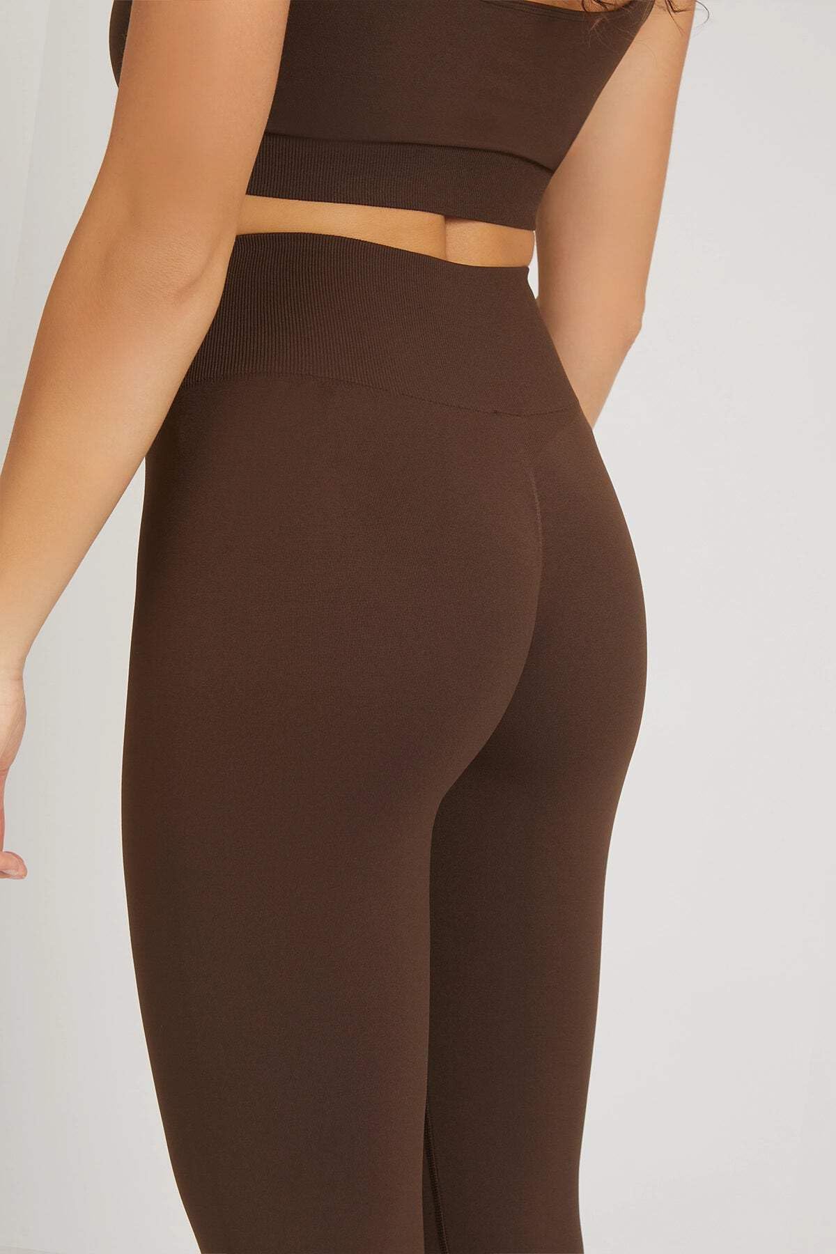 FGM04 Leggings Confidence Donna Lift-Up | Fascione 9 cm, valorizzazione discreta del lato B, superficie coprente opaca, tessuto 4 stagioni e 100% Made in Italy.