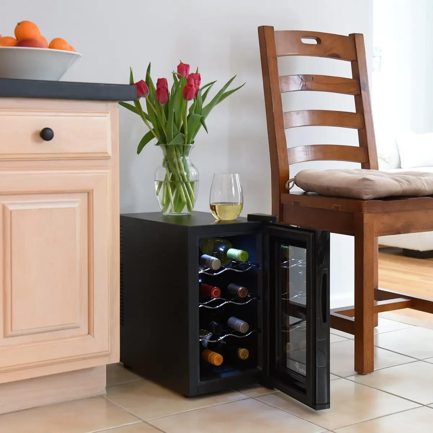 Avilia Cantinetta Frigo Silenziosa per Vini 8 Bottiglie 65W - Mini Frigo Termoelettrico con Display LED, Temperatura Regolabile 12-18°C, Auto Defrost - Cantinetta Vino Nera da 25L