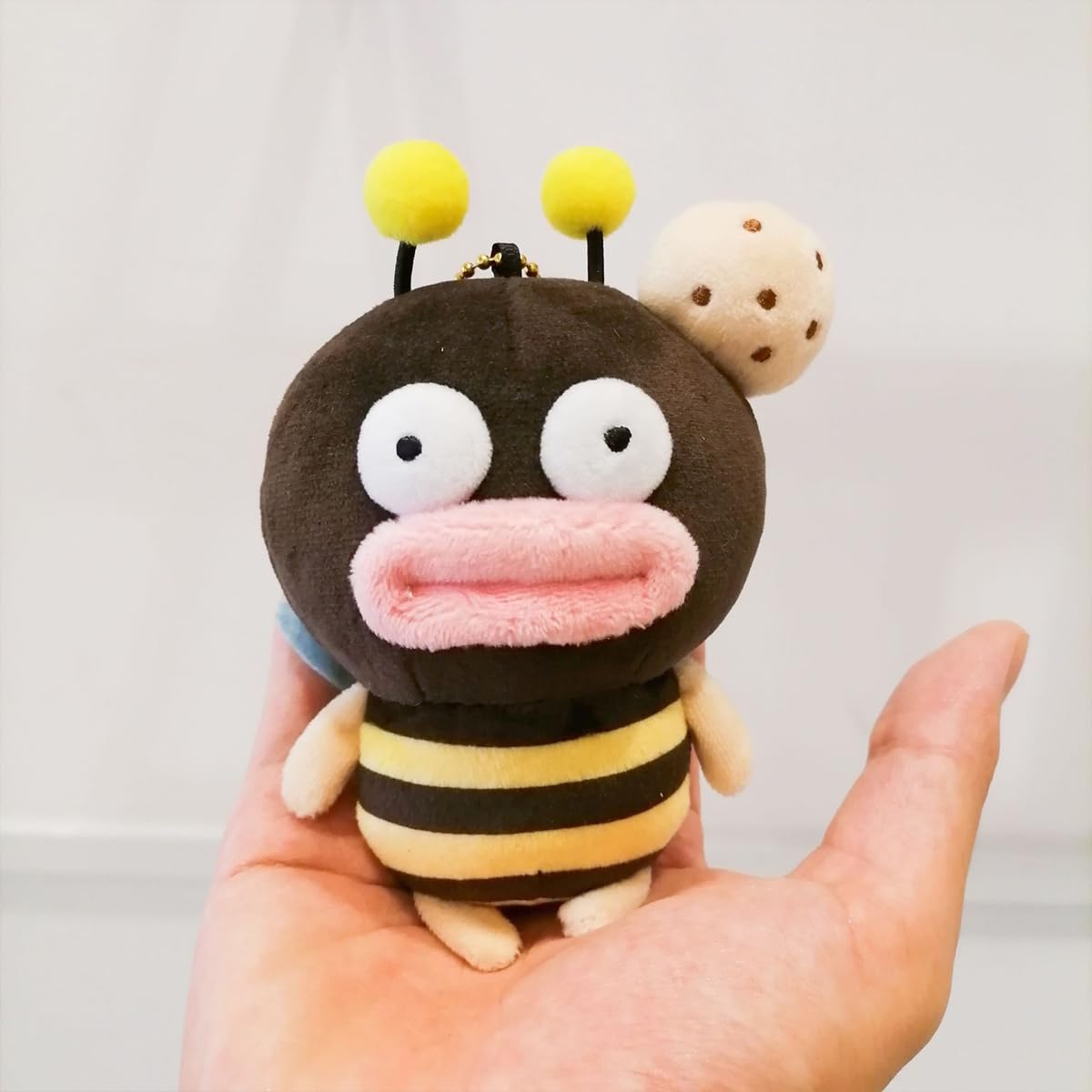 Amazon.co.jp: キーホルダー 面白い蜂 たらこ唇 ぬいぐるみ おもしろ